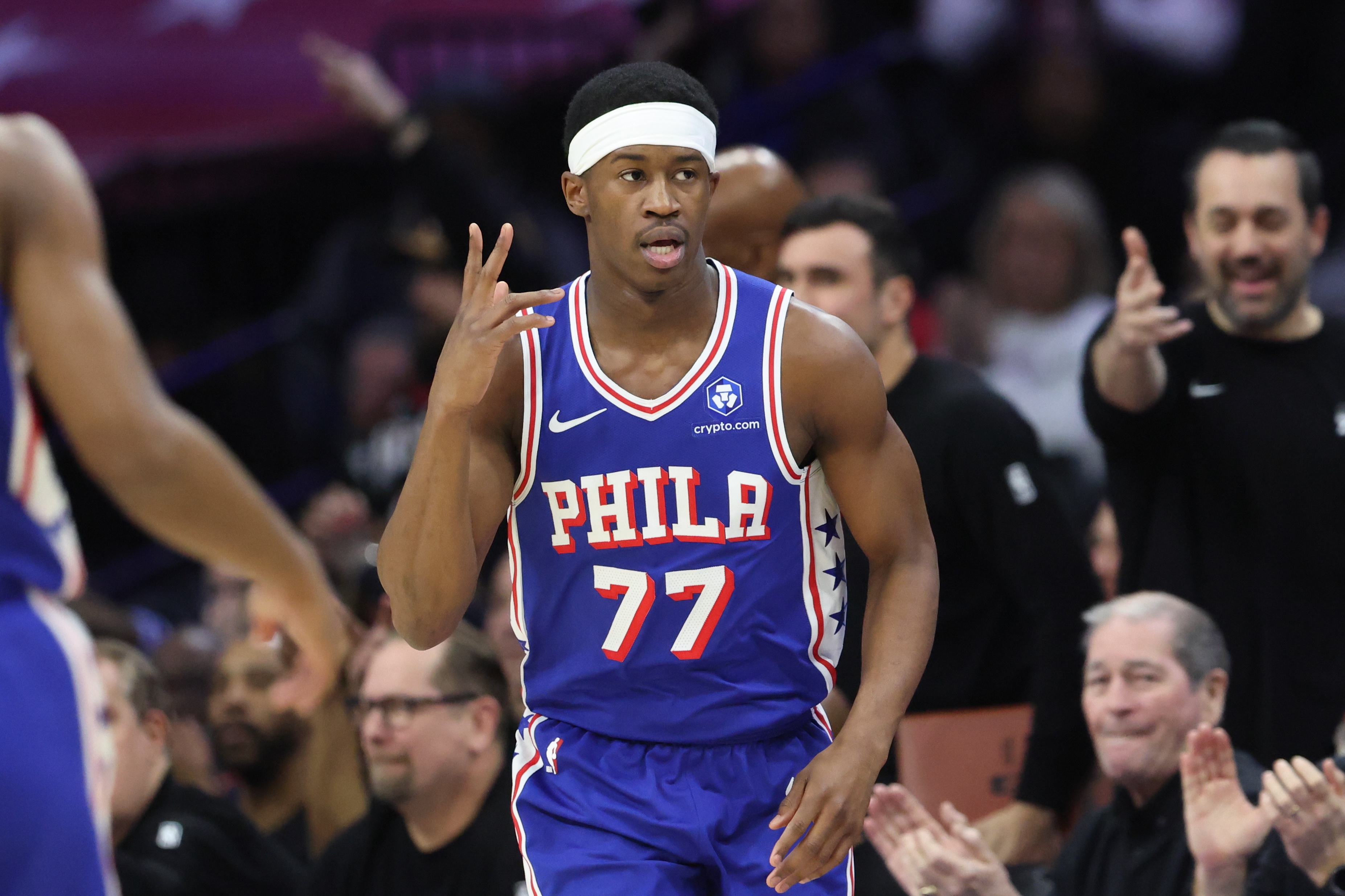 豪气胆边生!埃奇库姆关键中投&砍18分12板2帽 篮板生涯新高